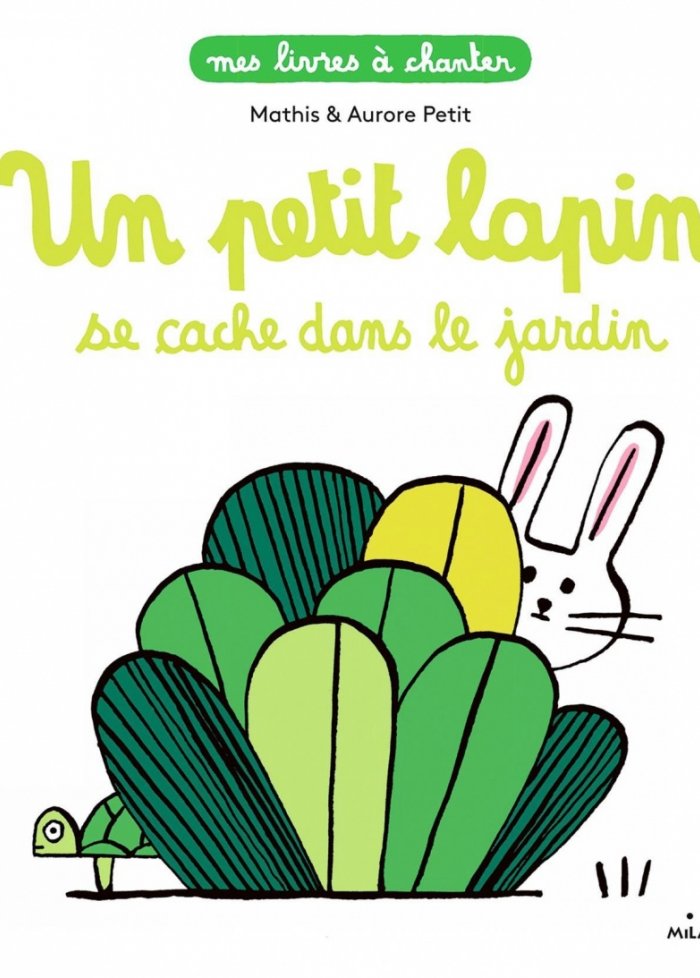Un petit lapin se cache dans le jardin